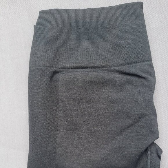 Scrunchy Butt Black Leggings NWT - Picture 2 of 8